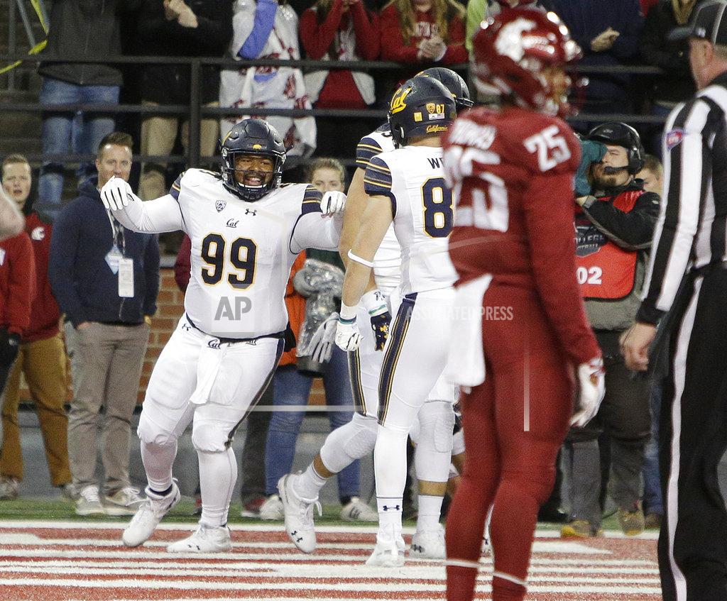 Young Kwak California fullback Malik McMorris (99) celebrates his touchdown catch with teammates during the first half of an NCAA college football game against Washington State in Pullman, Wash., Saturday, Nov. 3, 2018. (AP Photo/Young Kwak)