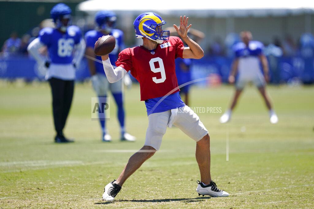 Ashley Landis Los Angeles Rams quarterback Matthew Stafford (9) throws a pass during NFL football training camp in Irvine, Calif., Saturday, Aug. 6, 2022. (AP Photo/Ashley Landis)