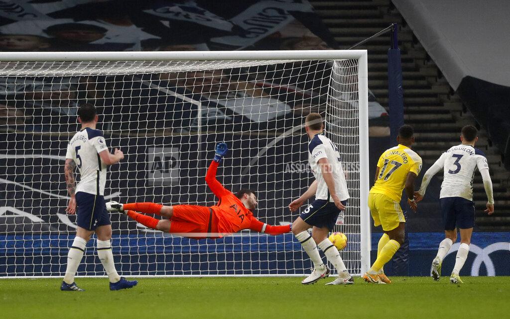 Matthew Childs Fulham's Ivan Cavaleiro, second right, scores his side's opening goal during the English Premier League soccer match between Tottenham Hotspur and Fulham at the Tottenham Hotspur Stadium in London, Wednesday, Jan. 13, 2021. (Matthew Childs/Pool via AP)