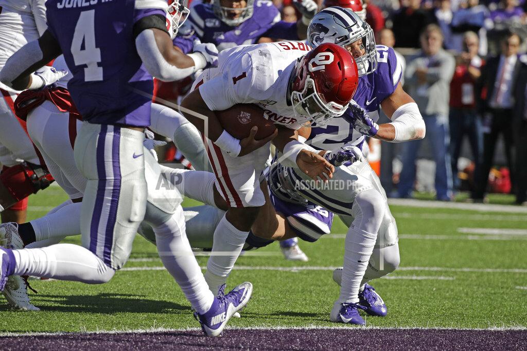 Charlie Riedel Oklahoma quarterback Jalen Hurts (1) gets past Kansas State defensive back Denzel Goolsby (20) to score a touchdown during the first half of an NCAA college football game Saturday, Oct. 26, 2019, in Manhattan, Kan. (AP Photo/Charlie Riedel)