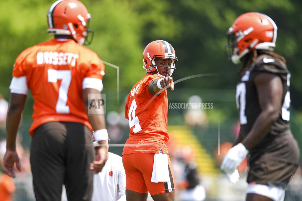 Nick Cammett Cleveland Browns quarterback Deshaun Watson, center, takes part in drills during the NFL football team's training camp, Monday, Aug. 1, 2022, in Berea, Ohio. (AP Photo/Nick Cammett)