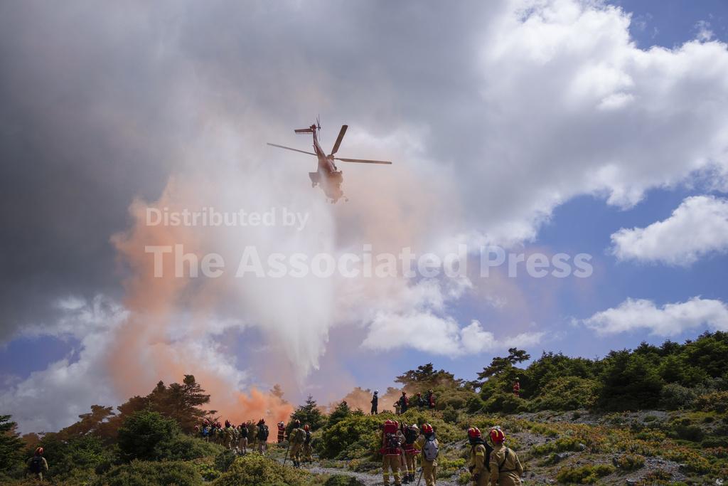 Greece boosts special firefighting units to cope with its growing heat ...
