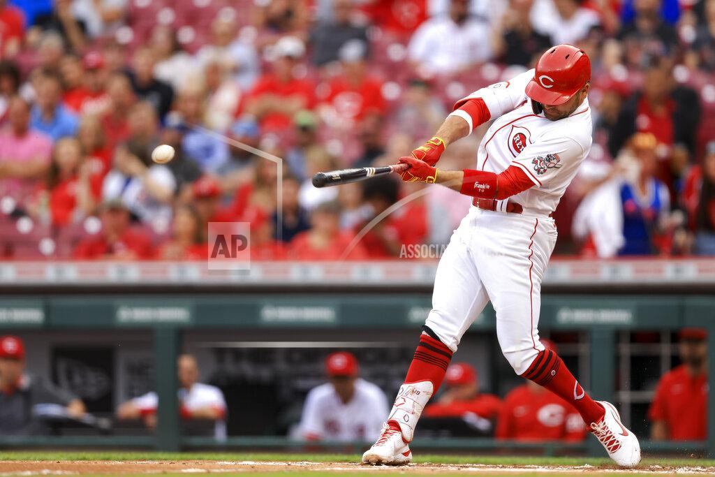 Aaron Doster Cincinnati Reds' Joey Votto hits an RBI-single during the first inning of a baseball game against the Chicago Cubs in Cincinnati, Tuesday, May 24, 2022. (AP Photo/Aaron Doster)