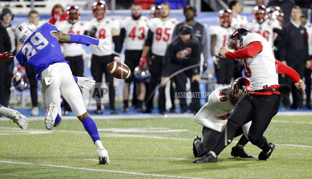 Mark Humphrey Middle Tennessee's Darryl Randolph (29) blocks a field-goal attempt by Western Kentucky's Ryan Nuss, right, during the second half of an NCAA college football game Friday, Nov. 2, 2018, in Murfreesboro, Tenn. Middle Tennessee won 29-10. (AP Photo/Mark Humphrey)