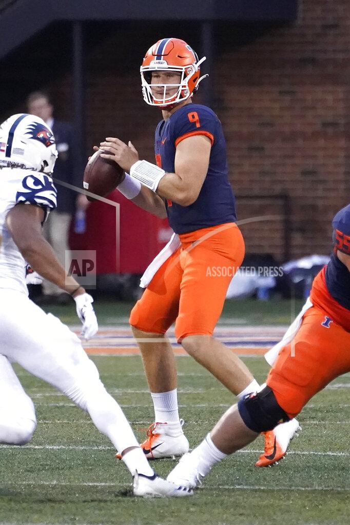 Charles Rex Arbogast Illinois quarterback Artur Sitkowski looks to pass during the first half of an NCAA college football game against UTSA, Saturday, Sept. 4, 2021, in Champaign, Ill. (AP Photo/Charles Rex Arbogast)
