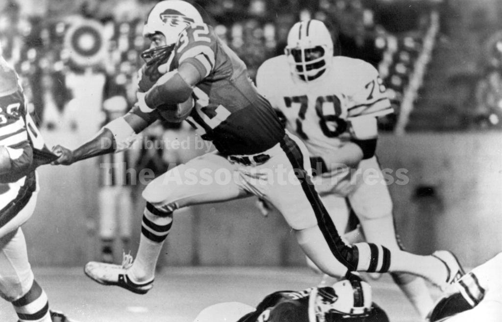 O.J. Simpson, legendary football player and actor brought down by his ...