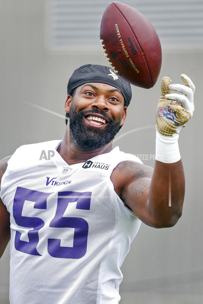 Bruce Kluckhohn Minnesota Vikings linebacker Za'Darius Smith takes part in drills at the NFL football team's practice facility in Eagan, Minn., Tuesday, May 17, 2022. (AP Photo/Bruce Kluckhohn)