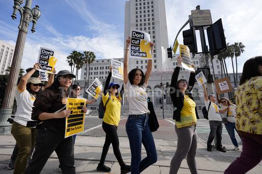 Los Angeles Times guild stages a 1-day walkout in prote... - Vimarsana News