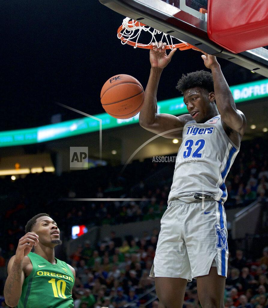 Craig Mitchelldyer Memphis center James Wiseman dunks next to Oregon forward Shakur Juiston during the second half of an NCAA college basketball game in Portland, Ore., Tuesday, Nov. 12, 2019. Oregon won 82-74. (AP Photo/Craig Mitchelldyer)