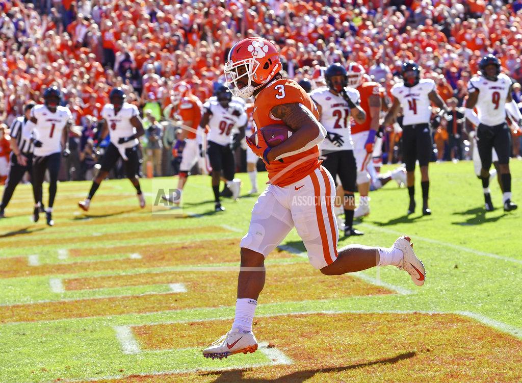 Richard Shiro Clemson's Amari Rodgers runs in for a touchdown during the first half of an NCAA college football game against Louisville, Saturday, Nov. 3, 2018, in Clemson, S.C. (AP Photo/Richard Shiro)
