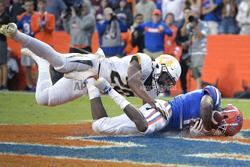 Phelan M. Ebenhack Florida wide receiver Josh Hammond, right, catches a pass in the end zone in front of Missouri defensive back Khalil Oliver (20) for a 7-yard touchdown during the second half of an NCAA college football game Saturday, Nov. 3, 2018, in Gainesville, Fla. (AP Photo/Phelan M. Ebenhack)