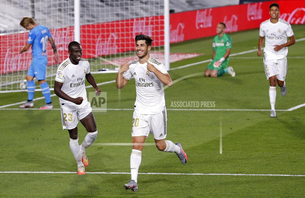 Manu Fernandez Real Madrid's Marco Asensio, third from left, celebrates after scoring his side's second goal during the Spanish La Liga soccer match between Real Madrid and Valencia at Alfredo di Stefano stadium in Madrid, Spain, Thursday, June 18, 2020. (AP Photo/Manu Fernandez)