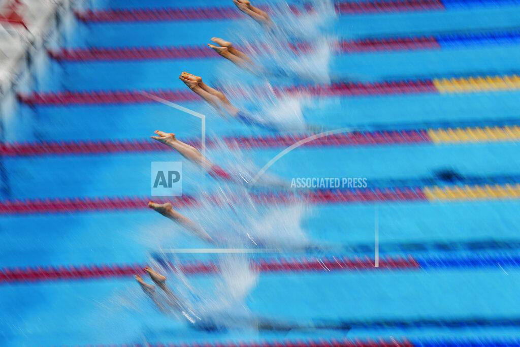 Petr David Josek Swimmers dive in for the final of the men's 400-meter freestyle at the 2020 Summer Olympics, Sunday, July 25, 2021, in Tokyo, Japan. (AP Photo/Petr David Josek)