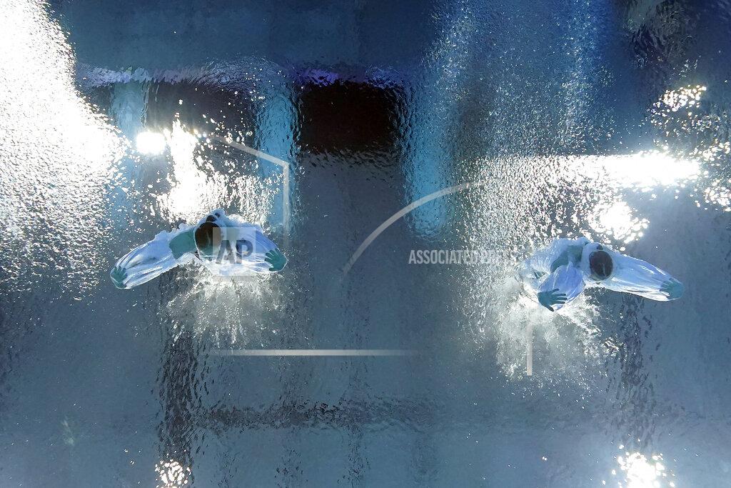 David J. Phillip Bronze medalist Germany's Lena Hentschel and Tina Punzel compete in the synchronized 3-meter springboard final at the 2020 Summer Olympics, Sunday, July 25, 2021, in Tokyo. (AP Photo/David J. Phillip)