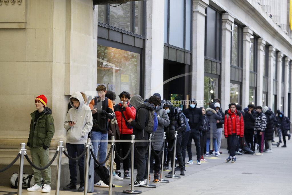 Kirsty Wigglesworth People queue to enter Selfridges department store on Oxford Street in London, Monday, April 12, 2021. Millions of people in England will get their first chance in months for haircuts, casual shopping and restaurant meals on Monday, as the government takes the next step on its lockdown-lifting road map. (AP Photo/Kirsty Wigglesworth)