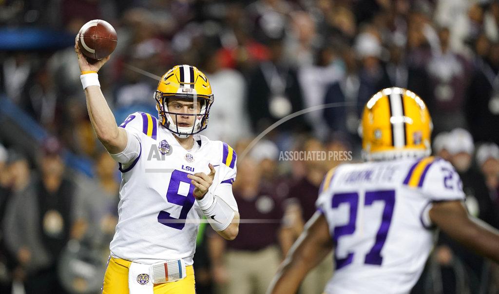 David J. Phillip LSU quarterback Joe Burrow (9) throws a pass to running back Lanard Fournette (27) during the first half of an NCAA college football game against Texas A&M Saturday, Nov. 24, 2018, in College Station, Texas. (AP Photo/David J. Phillip)