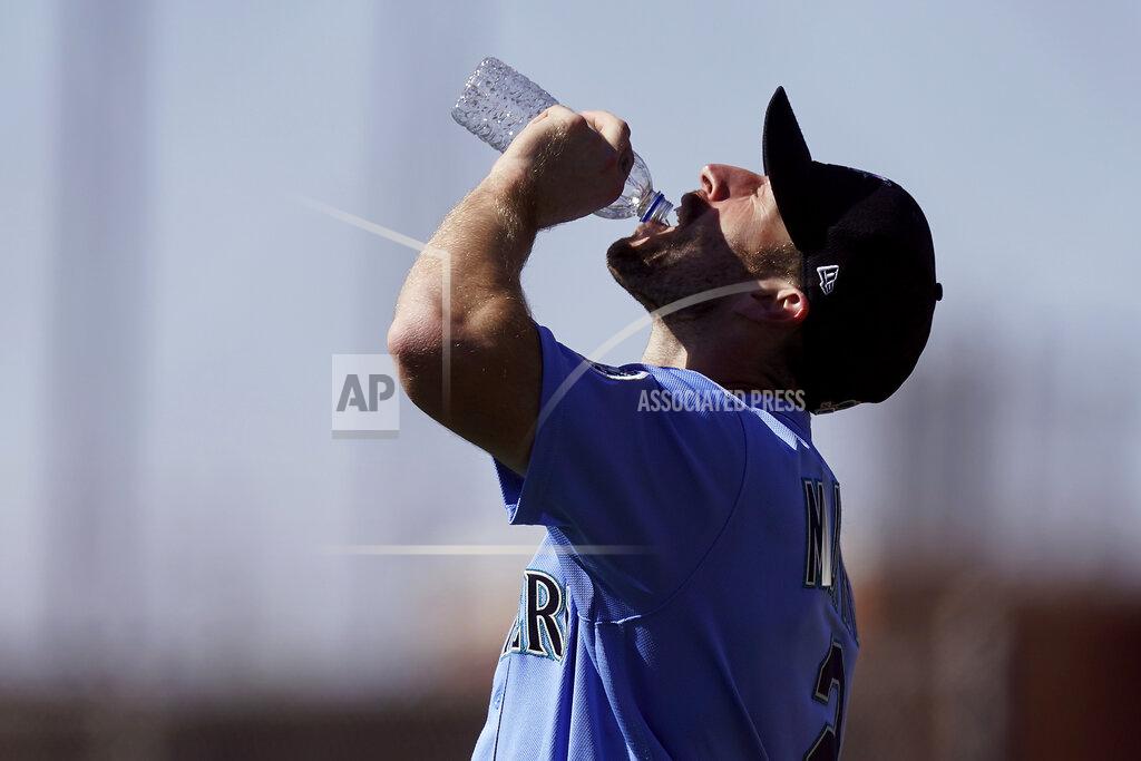 Charlie Riedel Seattle Mariners' Tom Murphy takes a drink during baseball spring training Thursday, Feb. 25, 2021, in Peoria, Ariz. (AP Photo/Charlie Riedel)