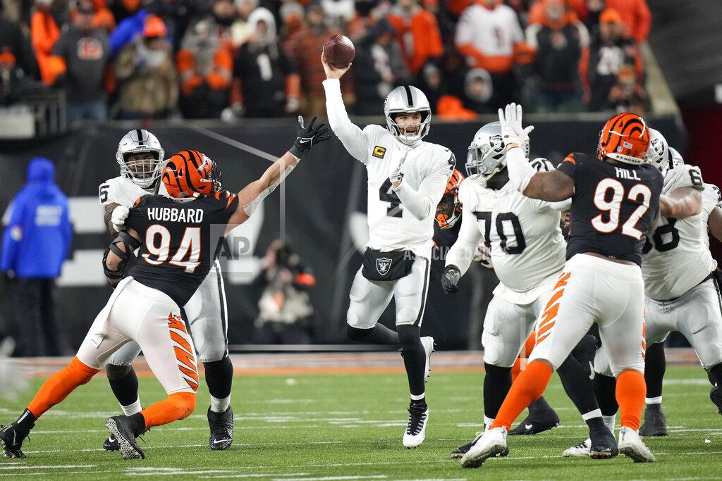 Aj Mast Las Vegas Raiders quarterback Derek Carr (4) throws during the second half of an NFL wild-card playoff football game against the Cincinnati Bengals, Saturday, Jan. 15, 2022, in Cincinnati. (AP Photo/AJ Mast)