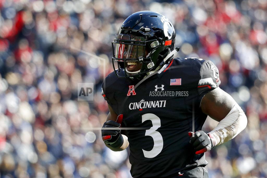 John Minchillo Cincinnati running back Michael Warren II celebrates after scoring a touchdown in the first half of an NCAA college football game against Navy, Saturday, Nov. 3, 2018, in Cincinnati. (AP Photo/John Minchillo)