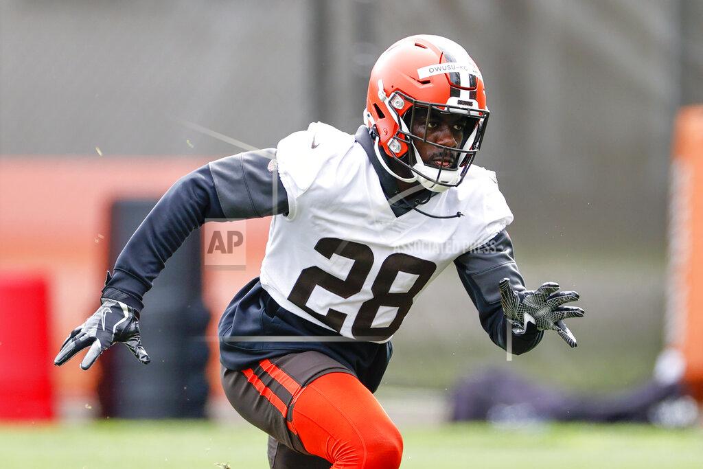 Ron Schwane Cleveland Browns linebacker Jeremiah Owusu-Koramoah runs through a drill during an NFL football practice at the team's training facility Wednesday, June 9, 2021, in Berea, Ohio. (AP Photo/Ron Schwane)