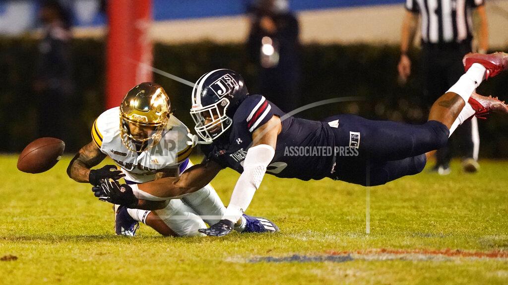 Rogelio V. Solis Jackson State defensive back John Huggins (6) knocks the ball away from Prairie View wide receiver Jailon Howard (82) during the second half of the Southwestern Athletic Conference championship NCAA college football game Saturday, Dec. 4, 2021, in Jackson, Miss. Jackson State won 27-10. (AP Photo/Rogelio V. Solis)