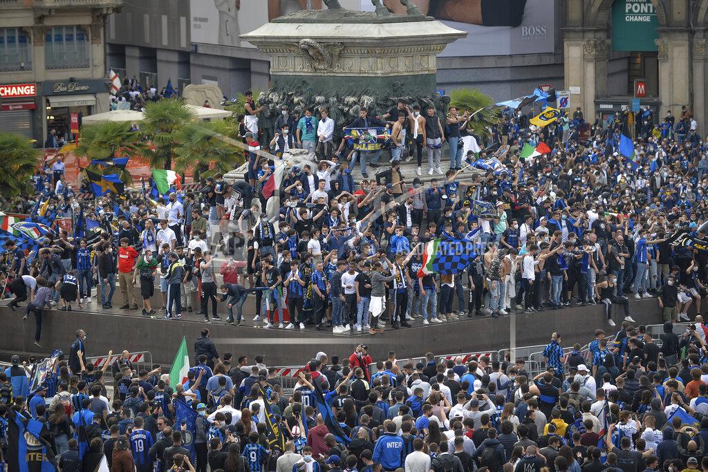 Claudio Furlan Inter Milan fans celebrate and shout slogans in Piazza Duomo square in front of the gothic cathedral after Inter Milan won its first Serie A title in more than a decade after second-placed Atalanta drew 1-1 at Sassuolo, in Milan, Italy, Sunday, May 2, 2021. Atalanta needed to win to avoid Inter mathematically clinching the title with four matches remaining. It was Inter’s first trophy since 2011 and the first Serie A title since 2010. (Claudio Furlan/LaPresse via AP)