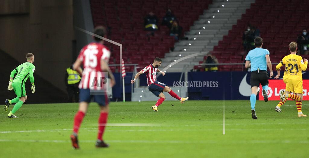 Bernat Armangue Atletico Madrid's Yannick Carrasco takes the ball away from Barcelona's goalkeeper Marc-Andre ter Stegen to score his side's opening goal during the Spanish La Liga soccer match between Atletico Madrid and FC Barcelona at the Wanda Metropolitano stadium in Madrid, Spain, Saturday, Nov. 21, 2020. (AP Photo/Bernat Armangue)