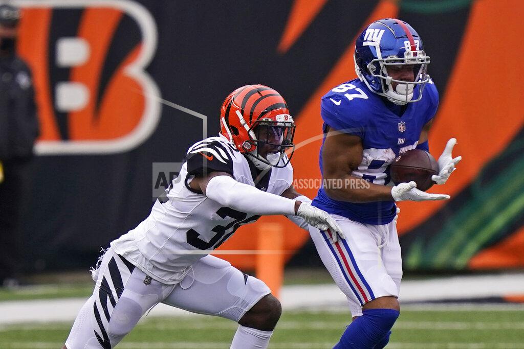 Bryan Woolston New York Giants wide receiver Sterling Shepard (87) catches a pass during the second half of NFL football game against the Cincinnati Bengals, Sunday, Nov. 29, 2020, in Cincinnati. (AP Photo/Bryan Woolston)