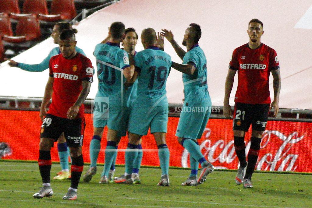 Francisco Ubilla FC Barcelona's players celebrate Martin Braithwaite's goal during the Spanish La Liga soccer match between Mallorca and FC Barcelona at Son Moix Stadium in Palma de Mallorca, Spain, Saturday, June 13, 2020. With virtual crowds, daily matches and lots of testing for the coronavirus, soccer is coming back to Spain. The Spanish league resumes this week more than three months after it was suspended because of the COVID-19 pandemic. (AP Photo/Francisco Ubilla)