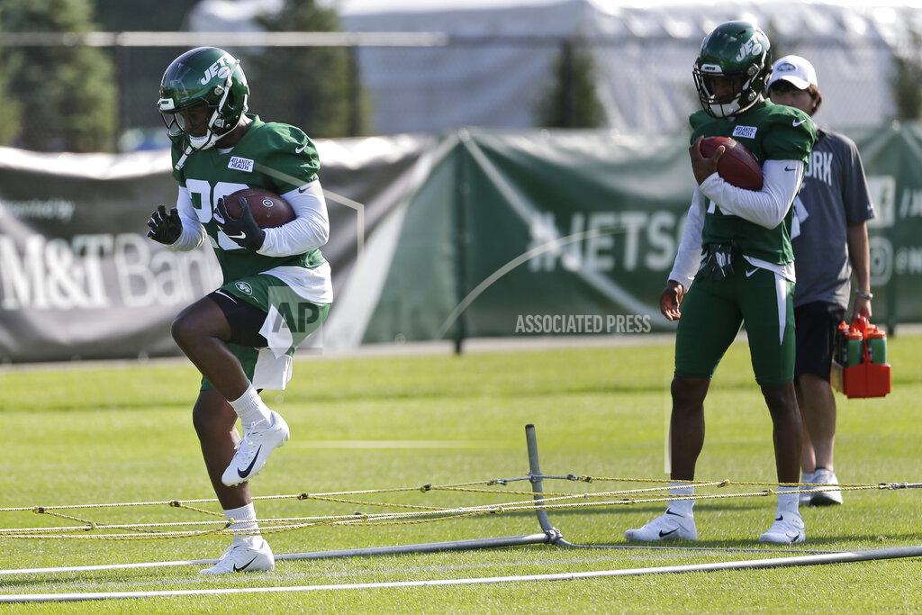 Seth Wenig New York Jets running back Bilal Powell participates in a practice at the NFL football team's training camp in Florham Park, N.J., Friday, July 26, 2019. (AP Photo/Seth Wenig)
