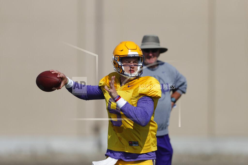 Gerald Herbert LSU quarterback Joe Burrow (9) works out during their NCAA college football practice in Baton Rouge, La., Wednesday, Aug. 7, 2019. (AP Photo/Gerald Herbert)