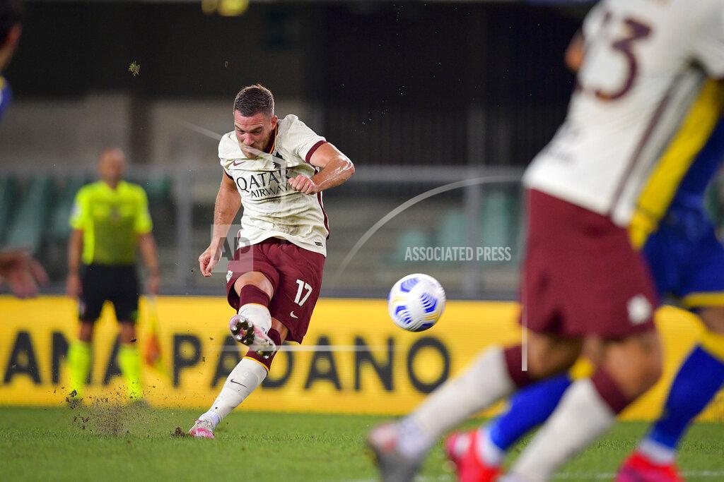 Fabio Rossi Roma's Jordan Veretout, center, plays the ball during an Italian Serie A soccer match between Verona and Roma at the Bentegodi stadium in Verona, Italy, Saturday, Sept. 19, 2020. (Fabio Rossi/LaPresse via AP)