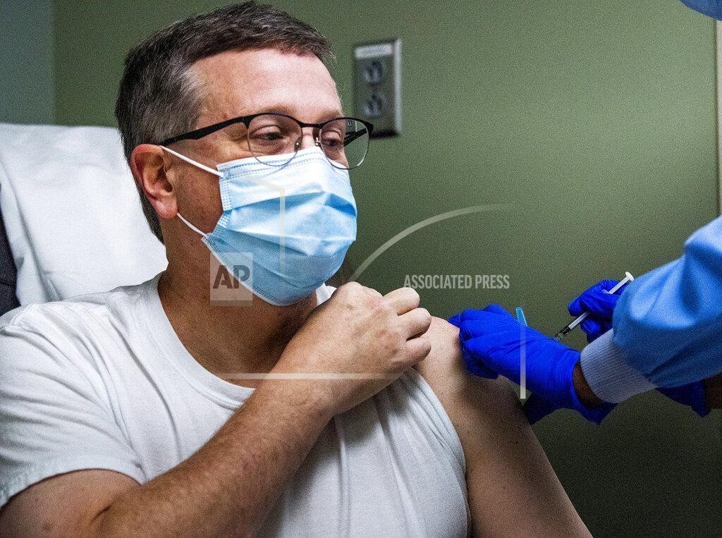 Mickey Welsh Alabama State Health Officer Dr. Scott Harris receives his second COVID-19 vaccine shot at Baptist Medical Center South in Montgomery, Ala., Tuesday, Jan. 12, 2021. (Mickey Welsh/The Montgomery Advertiser via AP)