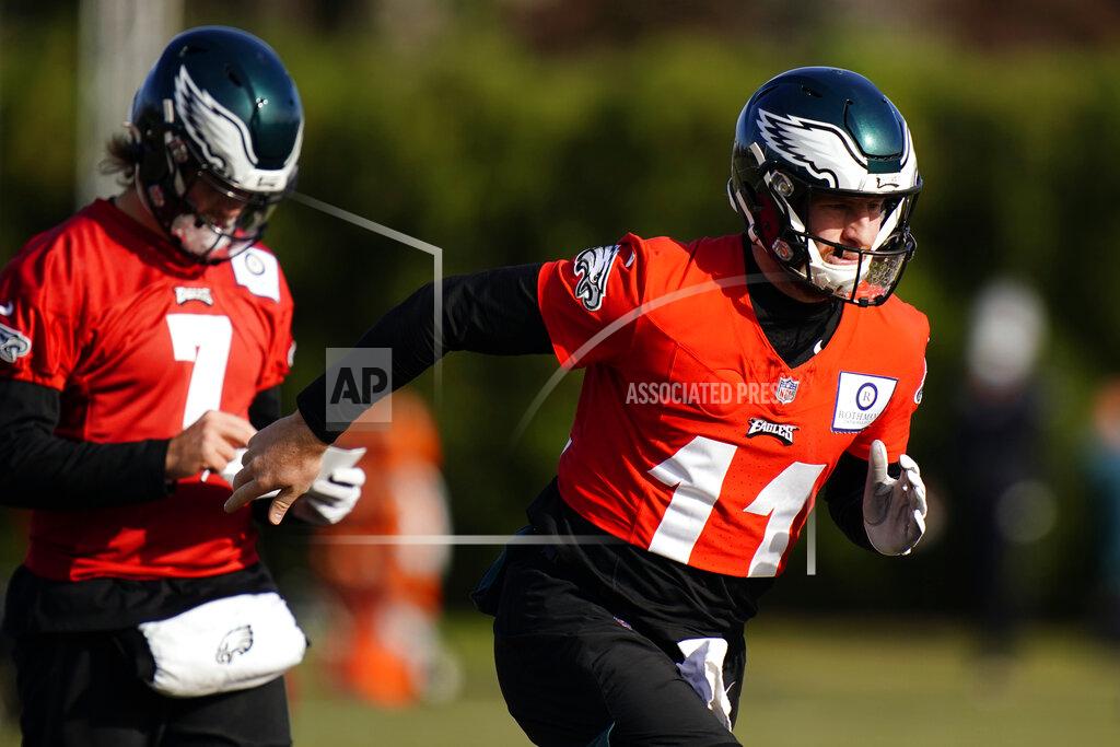 Matt Slocum Philadelphia Eagles' Carson Wentz (11) and Nate Sudfeld (7) run between drills during practice at the NFL football team's training facility, Thursday, Nov. 19, 2020, in Philadelphia. (AP Photo/Matt Slocum, Pool)