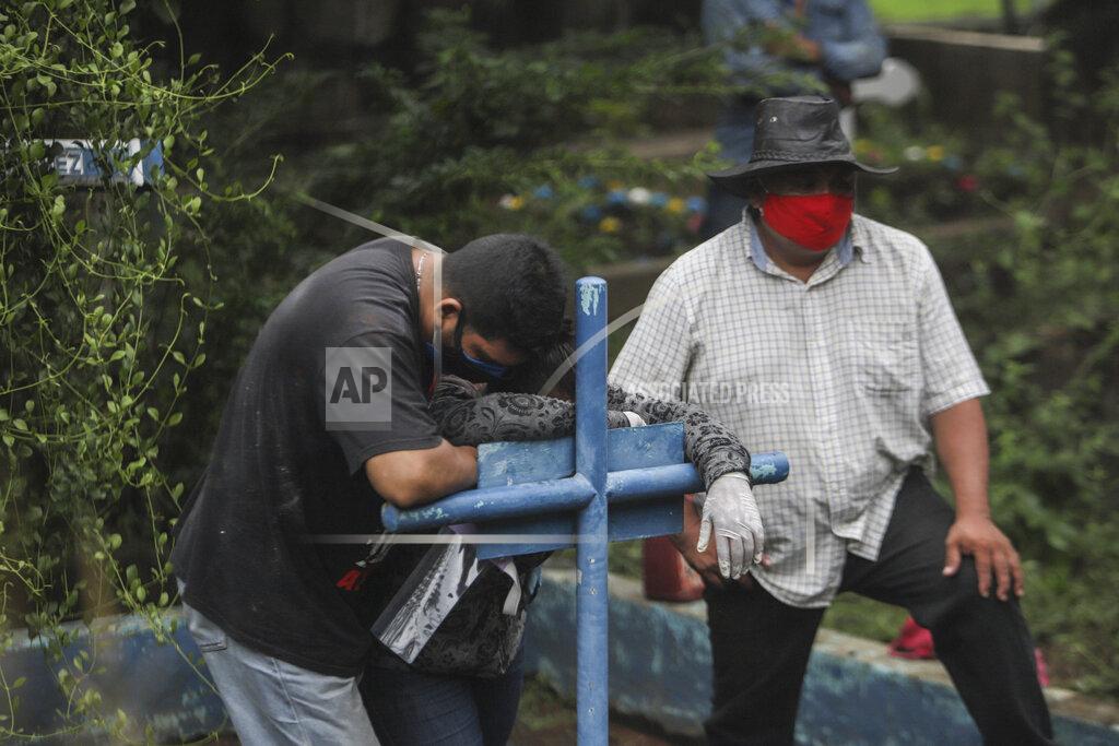 Alfredo Zuniga Relatives mourn at the funeral of Wilfredo Mendieta, 68, who died of symptoms related to COVID-19 in Monimbo Masaya cemetery, Nicaragua, Thursday, May 28, 2020. (AP Photo/Alfredo Zuniga)