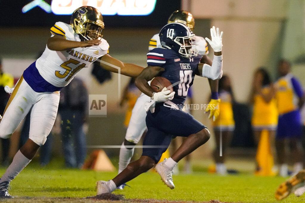 Rogelio V. Solis Jackson State wide receiver Warren Newman (10) is pursued by Prairie View A&M long snapper Desmond Calloway (51) during the second half of the Southwestern Athletic Conference championship NCAA college football game, Saturday, Dec. 4, 2021, in Jackson, Miss. (AP Photo/Rogelio V. Solis)