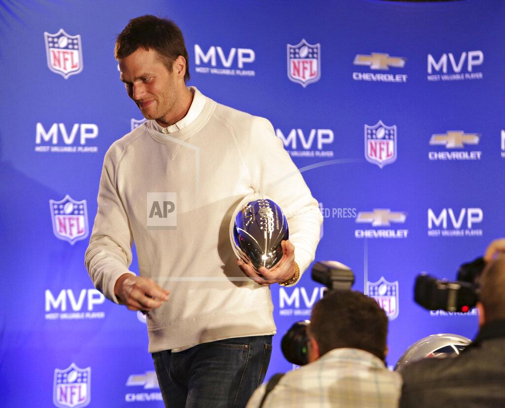 To teammates, Tom Brady stands alone as he chases 6th ring
