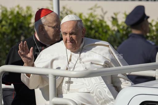 Pope in final Mass in Budapest urges Hungary to open do... - Vimarsana News