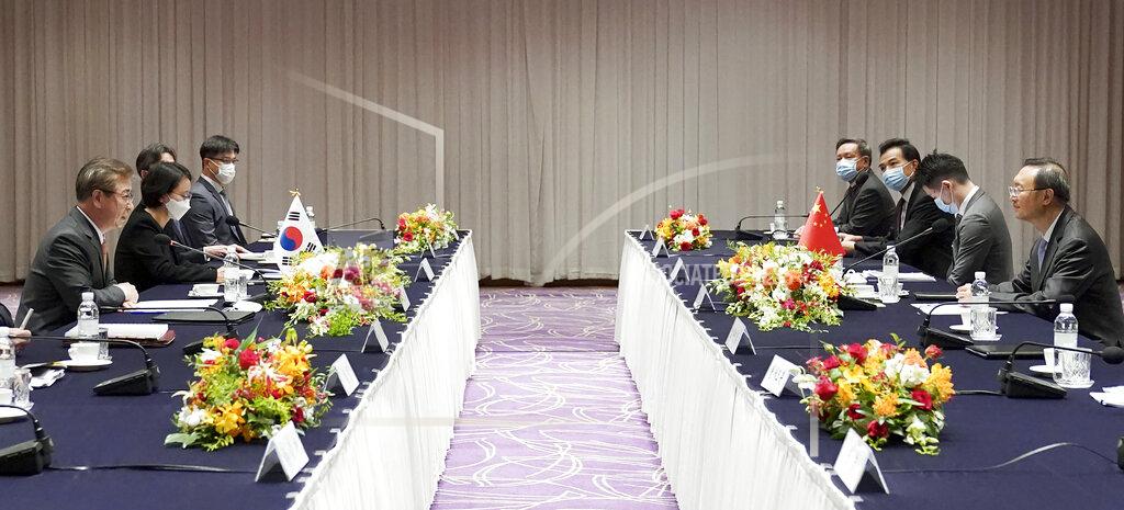 Lee Jin-Wook Yang Jiechi, right, a top Chinese official in charge of diplomatic affairs, talks with South Korean National Security Council Chairman Suh Hoon, left, during a meeting at a hotel in Busan, South Korea, Saturday, Aug. 22, 2020. (Lee Jin-wook/Yonhap via AP)