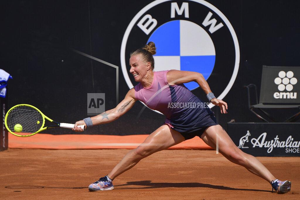 Alfredo Falcone Russia's Svetlana Kuznetsova returns the ball to Estonia's Anett Kontaveit during their Italian Open tennis tournament match, in Rome, Thursday, Sept. 17, 2020. (Alfredo Falcone/LaPresse via AP)
