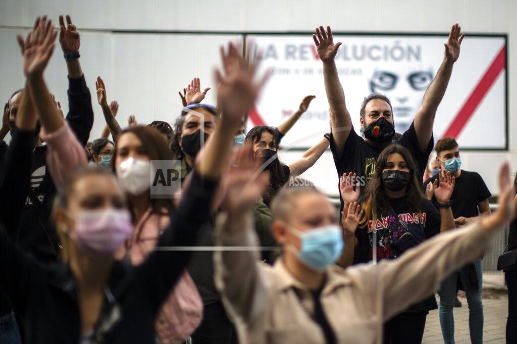 Manu Fernandez People take part in a protest to demand more resources for public health system and against social inequality in the southern neighbourhood of Vallecas in Madrid, Spain, Sunday, Sept. 27, 2020. Residents in a lockdown district of Madrid protested outside the Madrid Regional Government that local health services needed to be reinforced during the ongoing COVID-19 outbreak. (AP Photo/Manu Fernandez)
