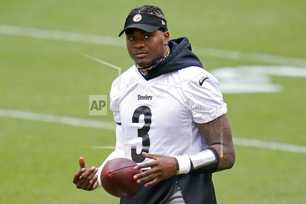 Gene J. Puskar Pittsburgh Steelers quarterback Dwayne Haskins works during the team's NFL mini-camp football practice in Pittsburgh, Tuesday, June 15, 2021. (AP Photo/Gene J. Puskar)