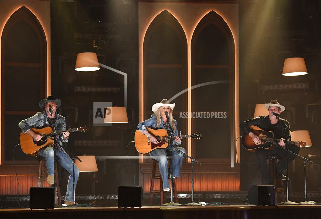 Amy Harris Miranda Lambert, center, performs "In His Arms" at the 56th annual Academy of Country Music Awards on Sunday, April 18, 2021, at the Ryman Auditorium in Nashville, Tenn. (Photo by Amy Harris/Invision/AP)