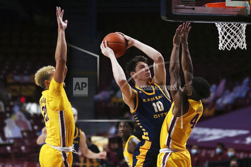 Stacy Bengs UMKC forward Hidde Roessink (10) shoots as Minnesota guard Jamal Mashburn Jr. (4) defends during an NCAA college basketball game Thursday, Dec. 10, 2020, in Minneapolis. (AP Photo/Stacy Bengs)