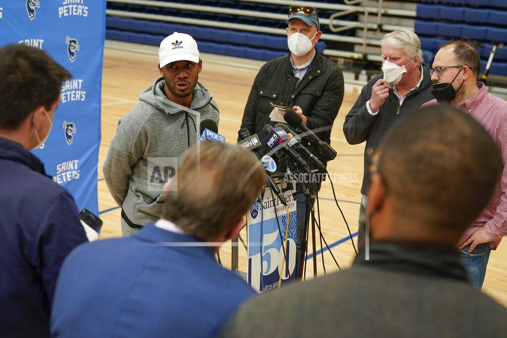 Seth Wenig St. Peter's basketball coach Shaheen Holloway talks to reporters before NCAA college basketball practice in Jersey City, N.J., Tuesday, March 22, 2022. (AP Photo/Seth Wenig)