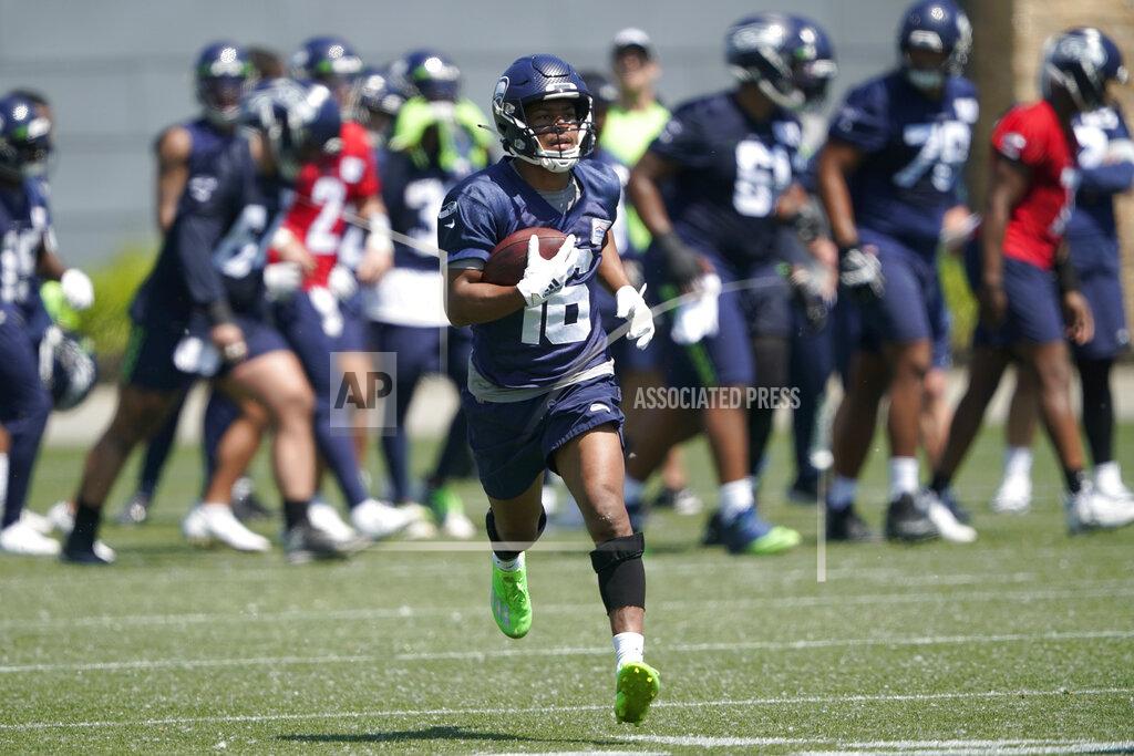 Ted S. Warren Seattle Seahawks wide receiver Tyler Lockett runs during NFL football practice, Tuesday, May 31, 2022, in Renton, Wash. (AP Photo/Ted S. Warren)
