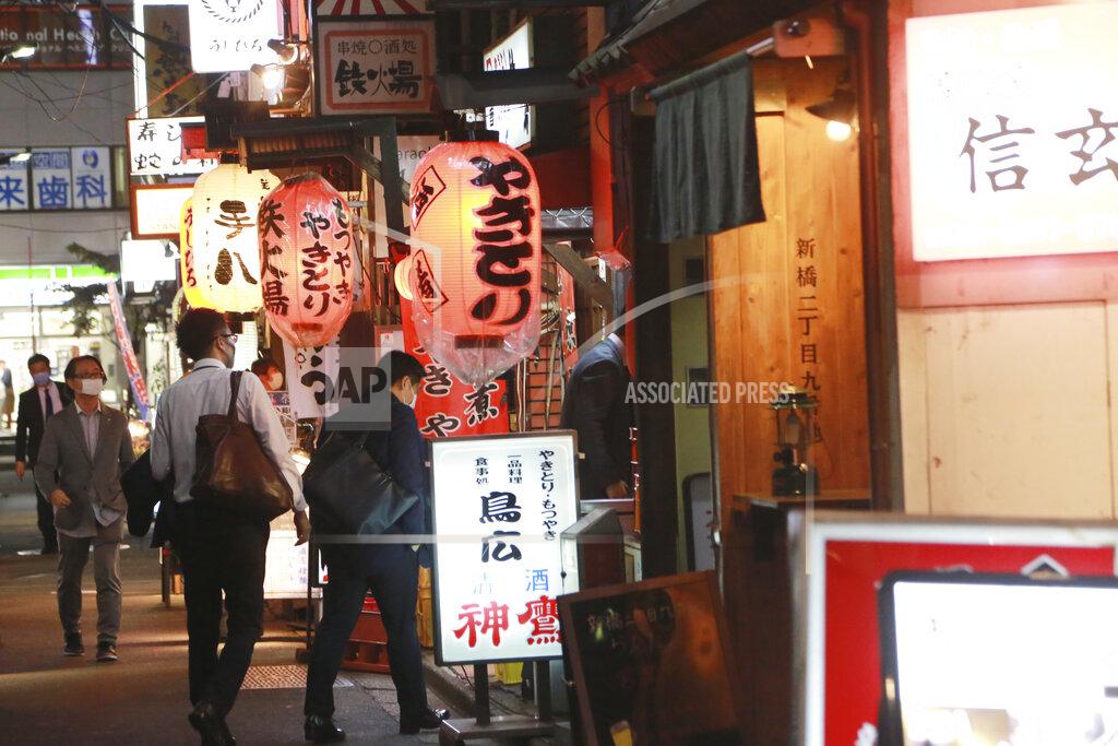 Koji Sasahara People walk at a street in Tokyo, Monday, Oct. 25, 2021. People in Tokyo can eat and drink in bars and restaurants later in the evening starting Monday as officials ease social distancing rules with the country’s daily coronavirus cases reaching their lowest levels in more than a year. (AP Photo/Koji Sasahara)