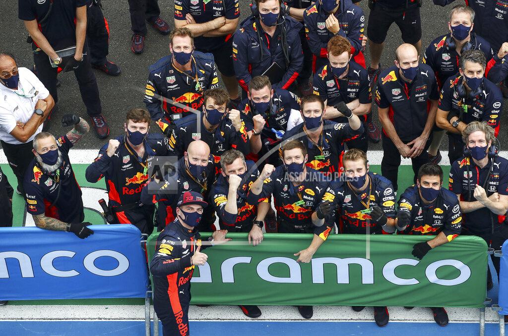 Mark Thompson Red Bull driver Max Verstappen of the Netherlands celebrates with his mechanics after the Hungarian Formula One Grand Prix race at the Hungaroring racetrack in Mogyorod, Hungary, Sunday, July 19, 2020. (Mark Thompson/Pool via AP)