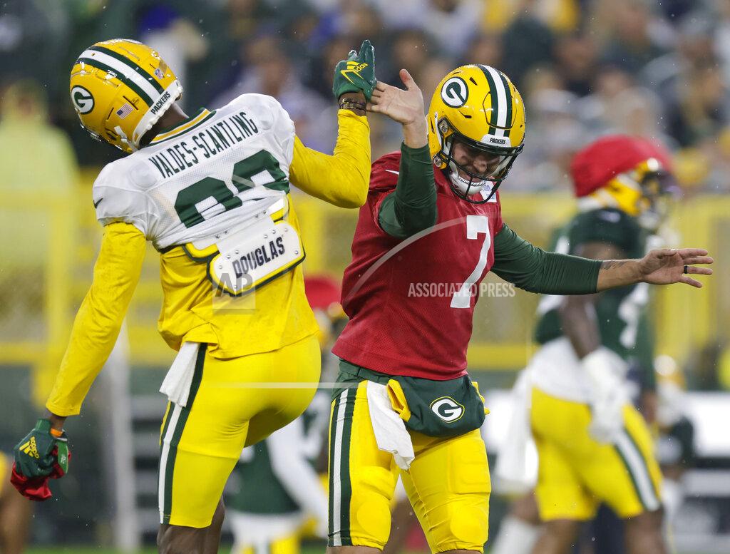 Matt Ludtke Green Bay Packers quarterback Kurt Benkert (7) and wide receiver Marquez Valdes-Scantling, left, high-five during an NFL football training camp at Lambeau Field Saturday, Aug. 7, 2021, in Green Bay, Wis. (AP Photo/Matt Ludtke)