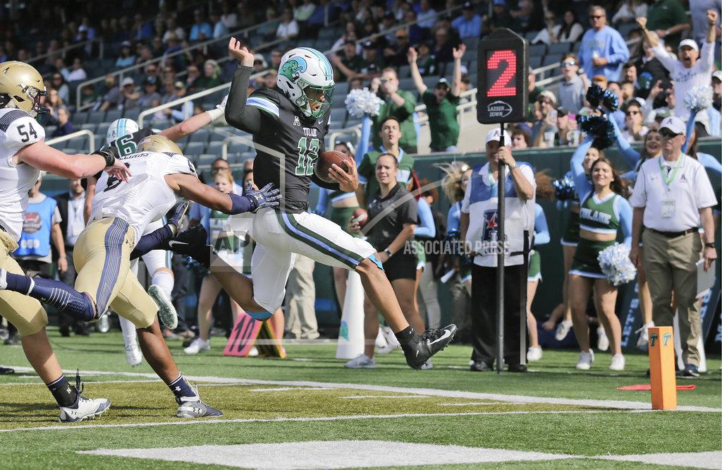 David Grunfeld Tulane quarterback Justin McMillan (12) gets by Navy defenders for a touchdown during an NCAA college football game at Yulman Stadium in New Orleans, Saturday, Nov. 24, 2018. (David Grunfeld/The Times-Picayune via AP)